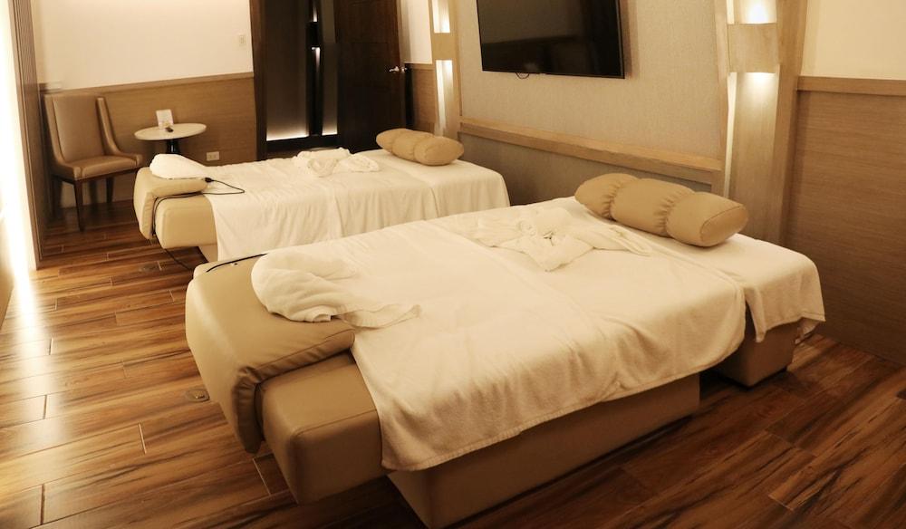 Rizal Park Hotel 5*